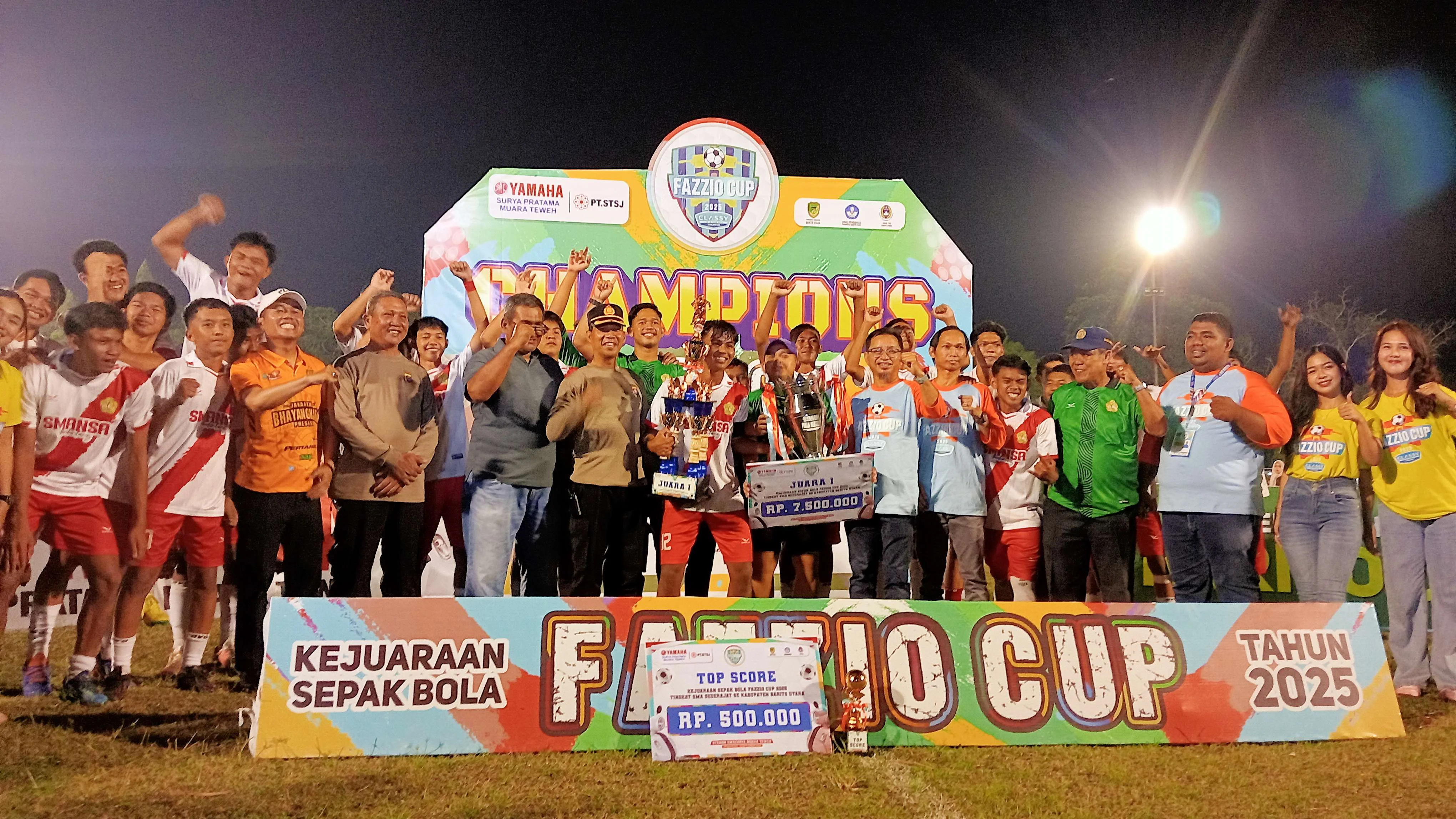 Pertama, SMAN 1 Muara Teweh Berhasil Rebut Piala Fazzio Cup Tahun 2025